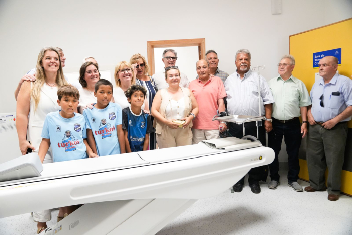 Ministra de Salud Pública Cristina Lustemberg inaugurando el tomógrafo