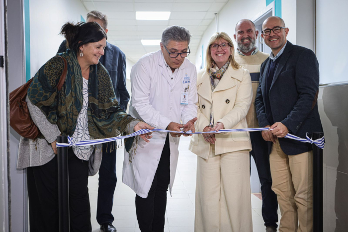 Inauguración de nuevas salas en el Pereira Rossell Autoridades de MSP y ASSE cortan cinta en el Pereira Rossell