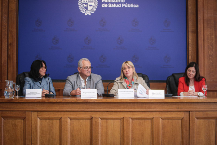 De izquierda a derecha: Caroline Chang, Alejandro Cuesta, Cristina Lustemberg y Laura LLambí