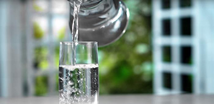 Jarra con agua