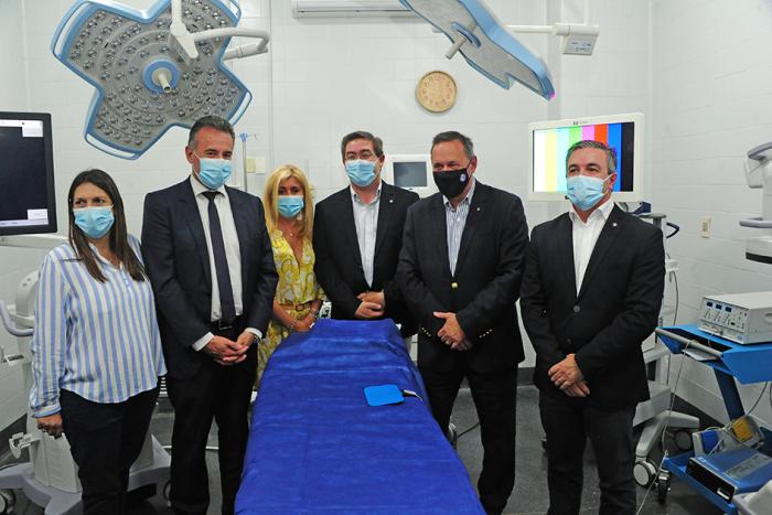 Autoridades en la inauguración Autoridades en la inauguración