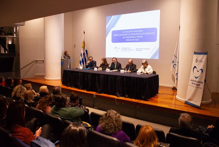 Autoridades en conferencia