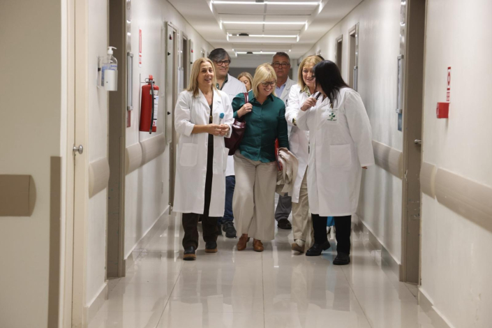 Ministra de Salud Cristina Lustemberg Ministra en prestador Camdel Minas