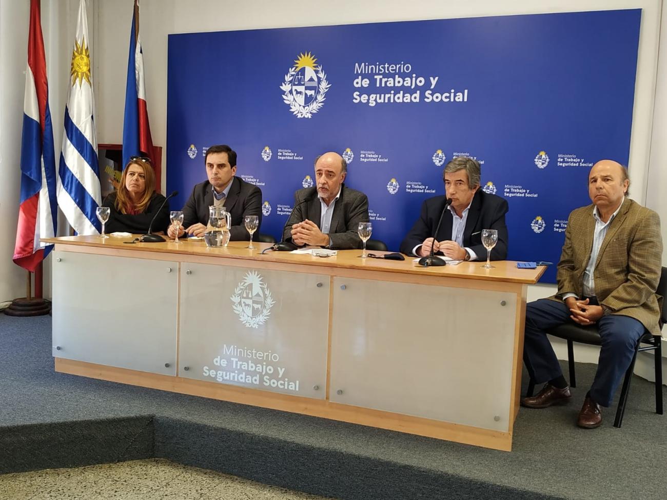 Conferencia de prensa del ministro de Trabajo y Seguridad Social Pablo Mieres Conferencia de prensa del ministro de Trabajo y Seguridad Social Pablo Mieres