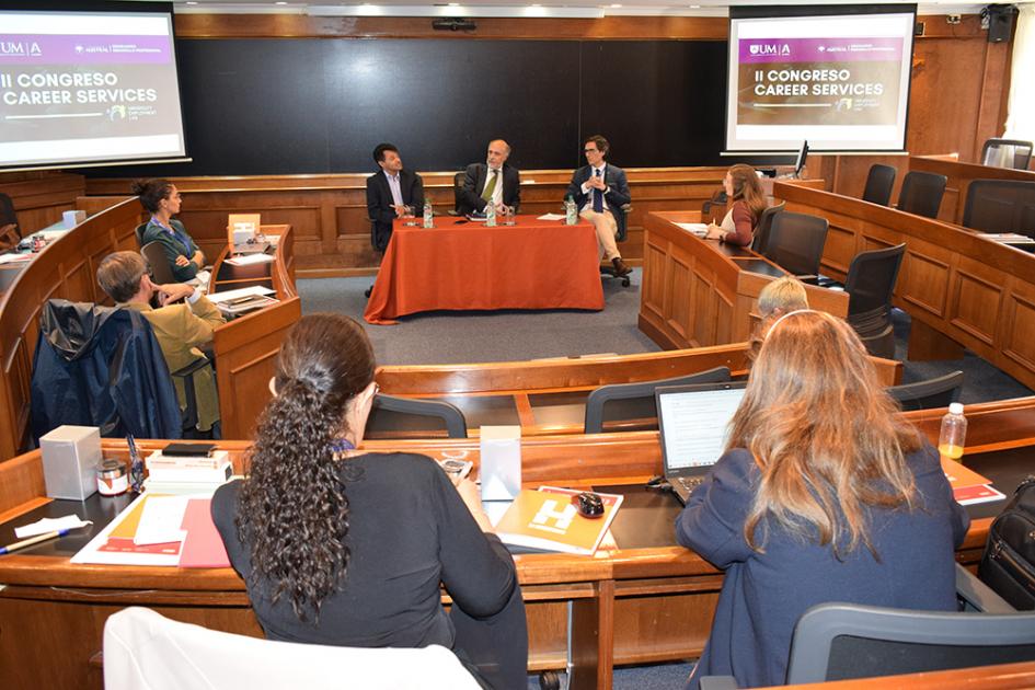Ministro Mieres participó en II Congreso Career Services Ministro Mieres participó en II Congreso Career Services