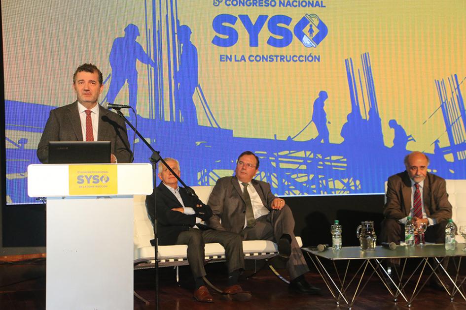 Mieres y Teijeiro en congreso de la Construcción Mieres y Teijeiro en congreso de la Construcción