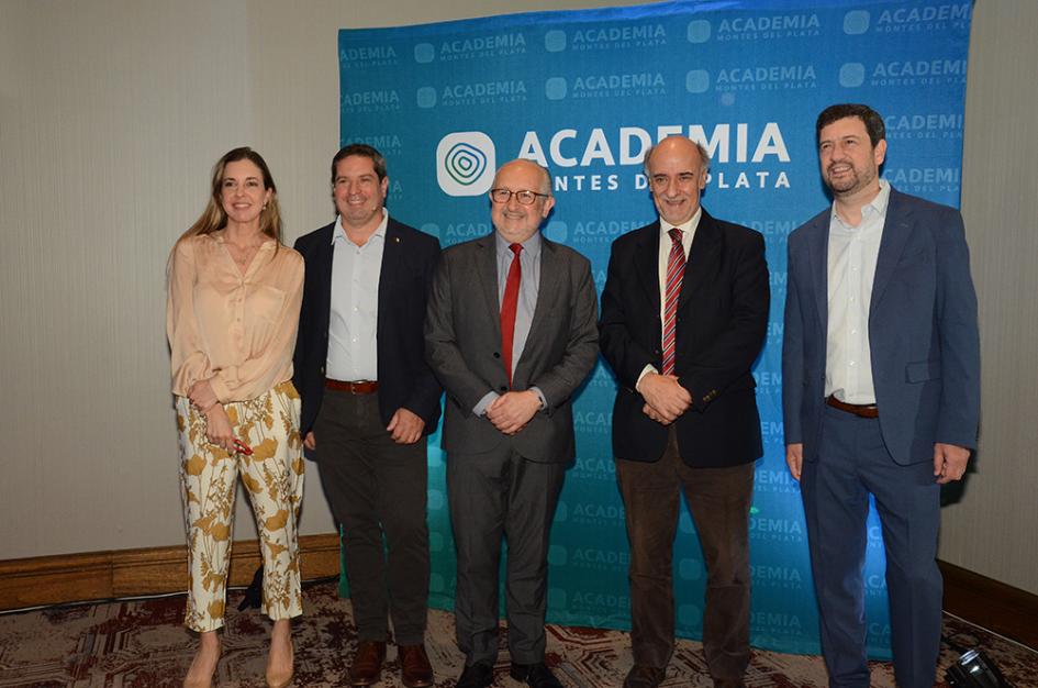 Mieres expuso en evento para dialogar sobre la Academia de Montes del Plata Autoridades