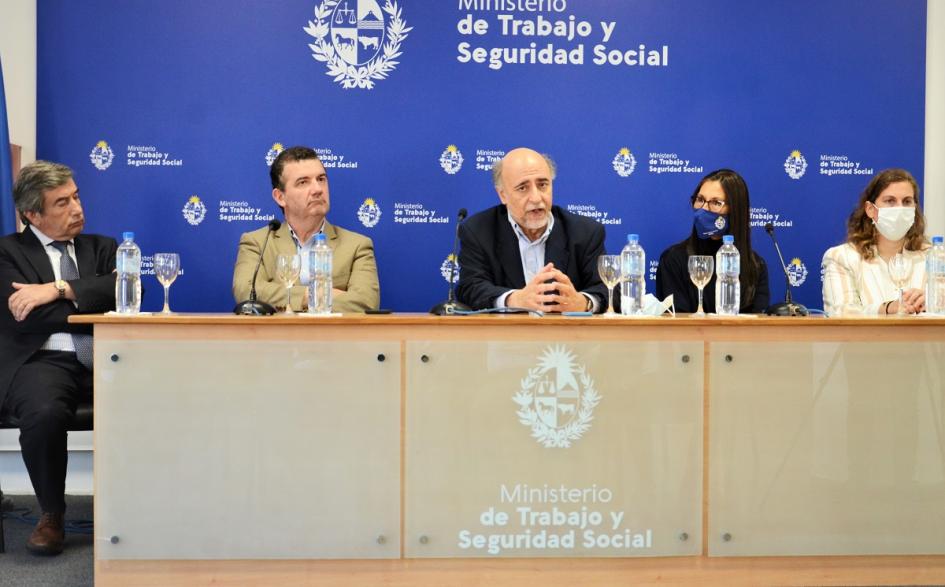 Aniversario de la IGTSS Autoridades integran mesa por 106 años de IGTSS