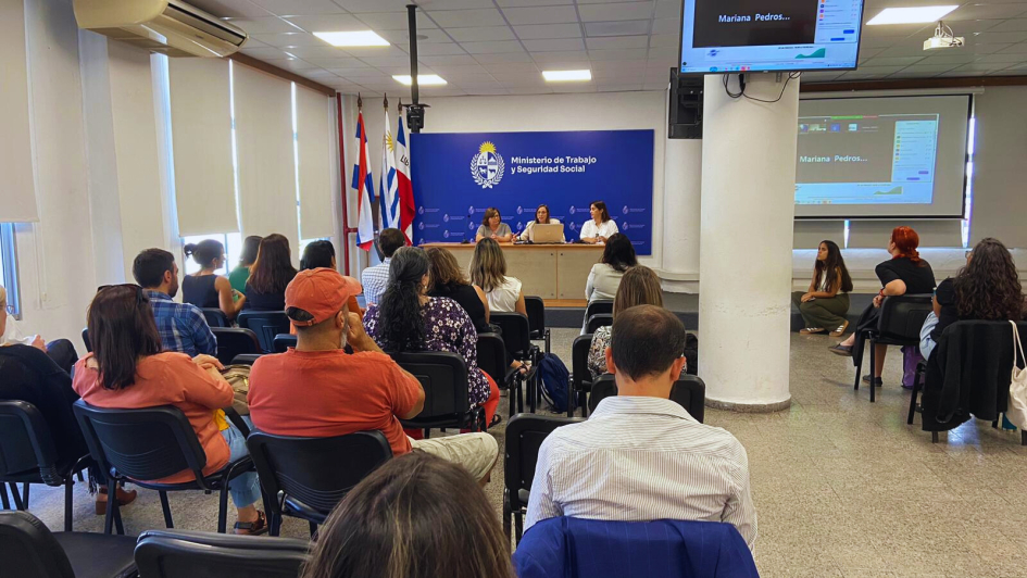 Yo Estudio y Trabajo: Jornada de reflexión e intercambio Yo Estudio y Trabajo: Jornada de reflexión e intercambio