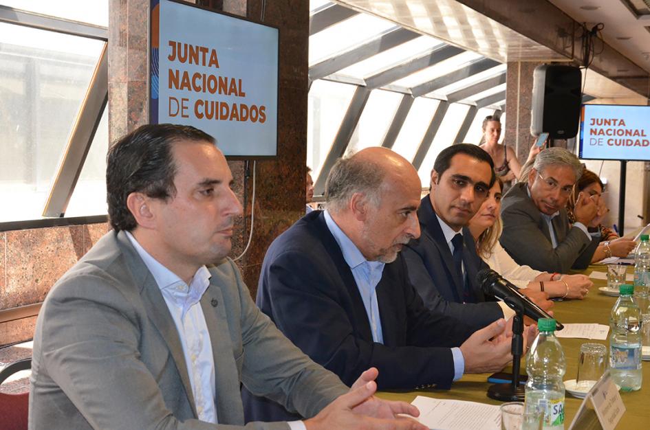 La Junta Nacional de Cuidados sesionó en Montevideo Autoridades en el evento