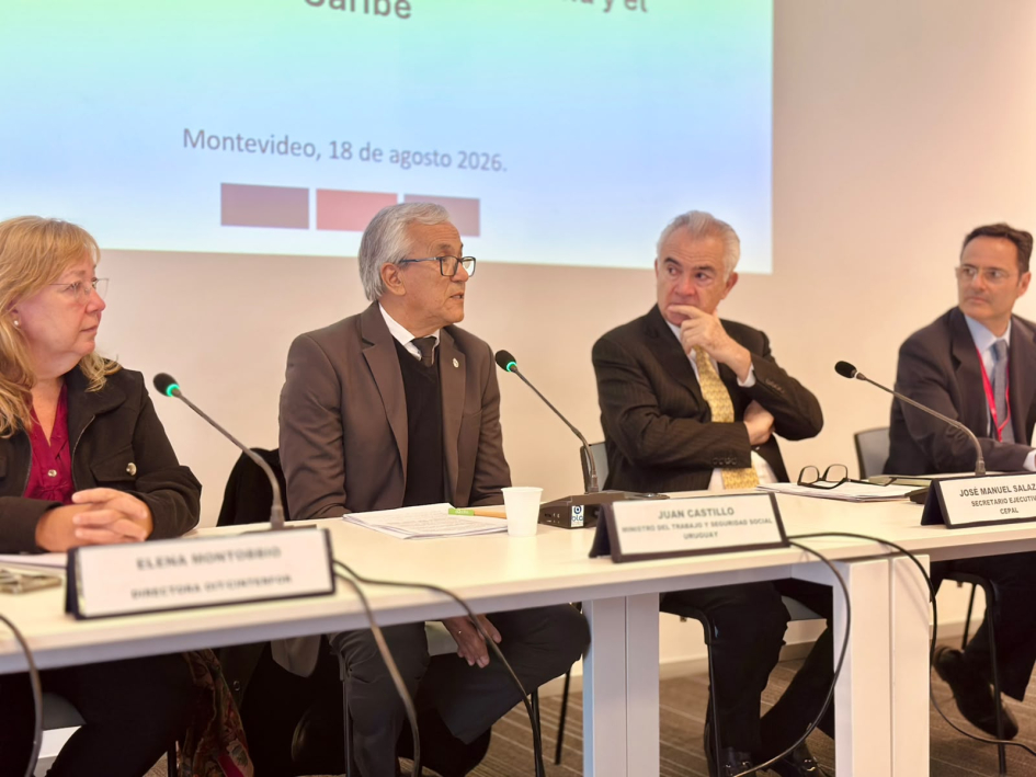 Castillo remarcó el compromiso de Uruguay con la equidad laboral para las personas migrantes Castillo y demás integrantes de la mesa