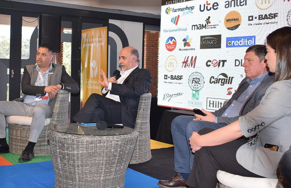 7.ª edición del evento Internacional URUGUAY LGBT+ Summit Pride Connection Autoridades en el evento