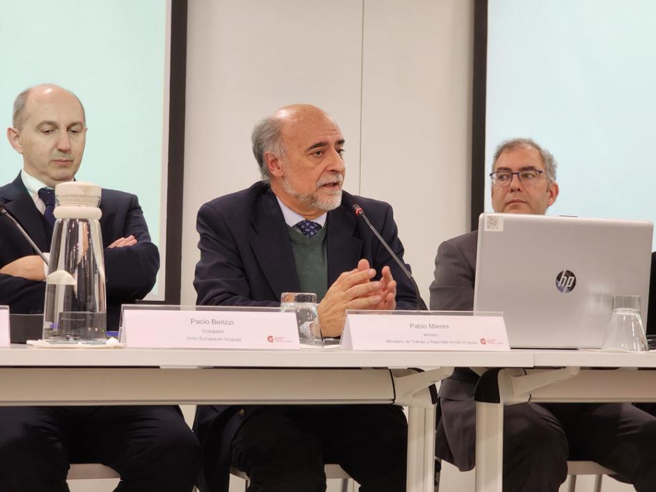 Seminario Internacional "Construyendo Puentes: Impulsando un Sistema Nacional de Orientación Laboral Seminario Internacional "Construyendo Puentes: Impulsando un Sistema Nacional de Orientación Laboral