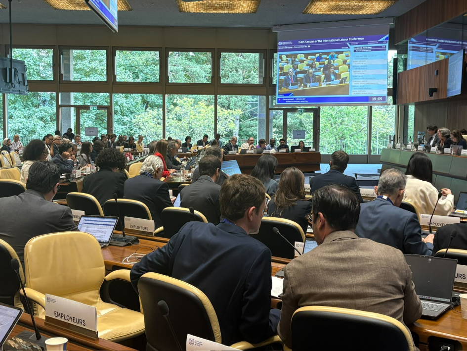 Uruguay defendió ante la OIT su modelo de diálogo social y negociación colectiva Imagen de la sala de conferencias