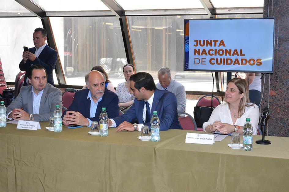 La Junta Nacional de Cuidados sesionó en Montevideo Autoridades en el evento