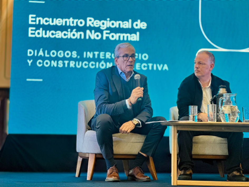 Autoridades de trabajo y educación analizaron los desafíos de la formación laboral Castillo durante su oratoria