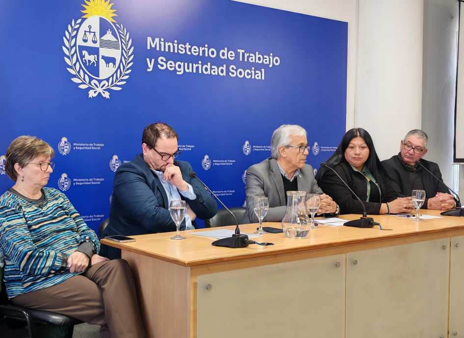 20 años de la Comisión Especial creada por la Ley N.º 18.033 Castillo y demás integrantes de la mesa