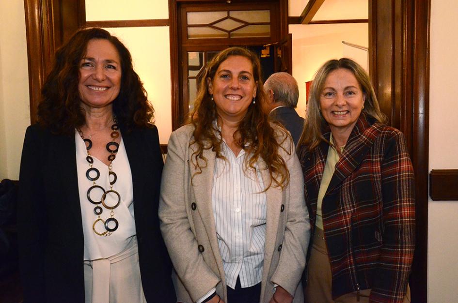 Desayuno de consulta: Nuevo procedimiento administrativo laboral Arlegui junto a otras asistentes al evento