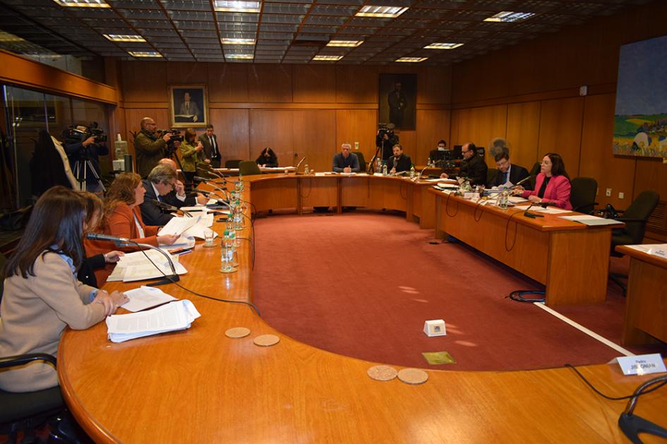 Comisión de Legislación del Trabajo y Seguridad Social Autoridades en el Parlamento