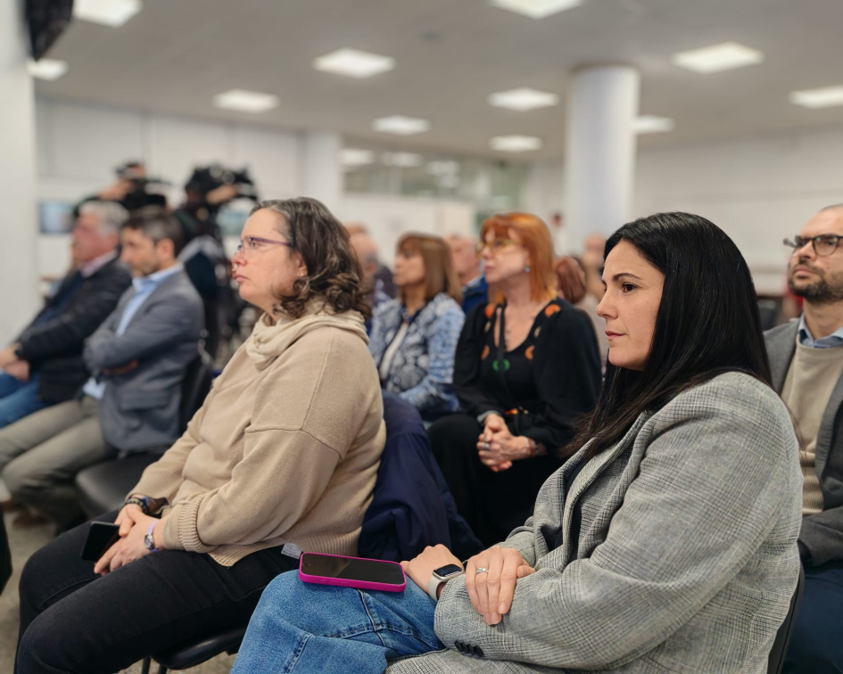 20 años de la Comisión Especial creada por la Ley N.º 18.033 Parte del público presente incluida la directora general de Secretaría Laura Bajac
