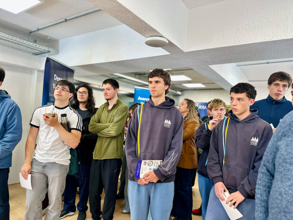 Feria Laboral UCU - Campus Punta del Este Jóvenes en la feria