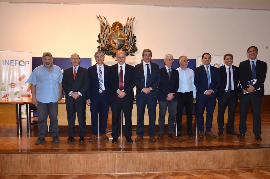 Cierre de proyectos de capacitación e investigación de la Cámara de Comercio y Servicios Autoridades