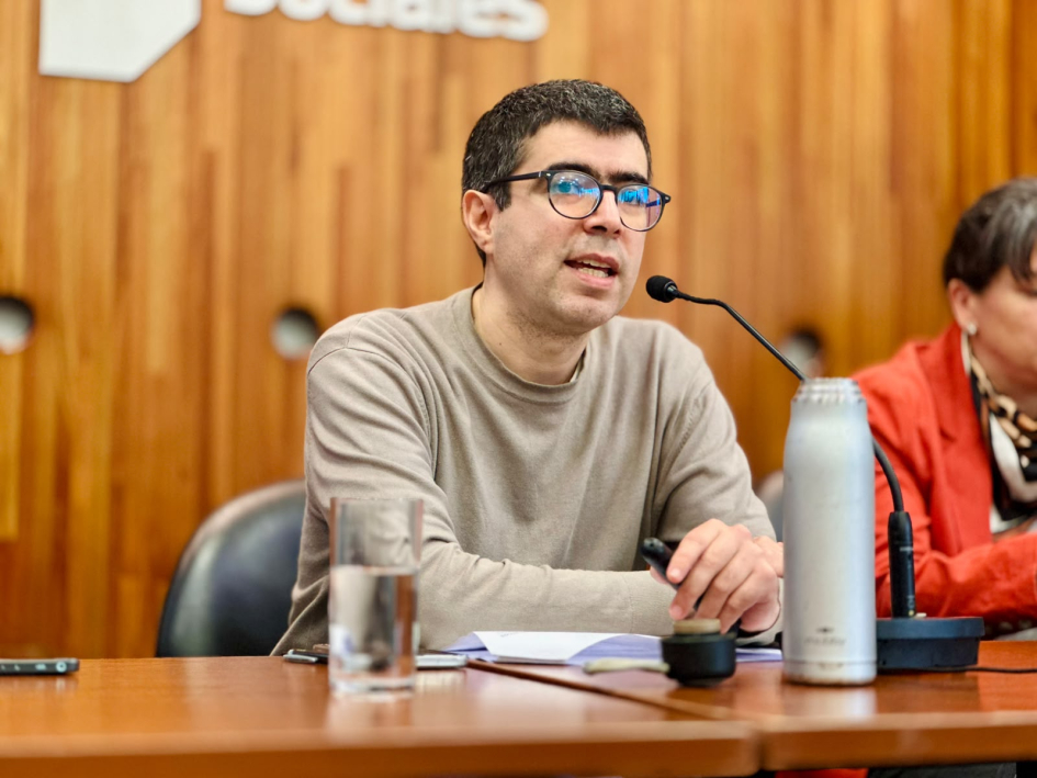 Conversatorio “Repensar el tiempo de trabajo" Uno de los expositores