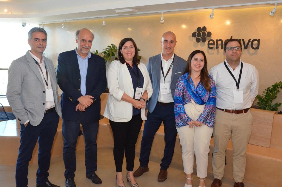 Inauguración de nuevas instalaciones empresa Endava Ministro y autoridades de la empresa