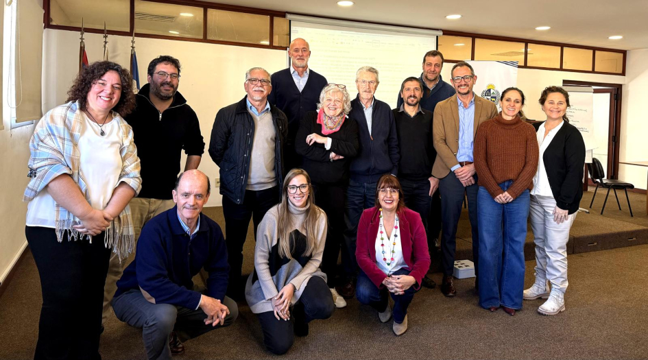 Jornada interinstitucional para fortalecer construcción de Sistema Nacional de Formación Profesional Foto grupal