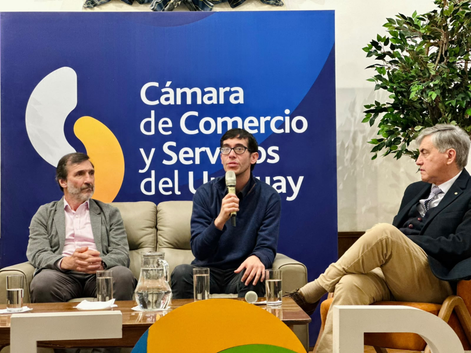 Encuentro nacional de comités locales y departamentales de INEFOP Autoridades en la mesa