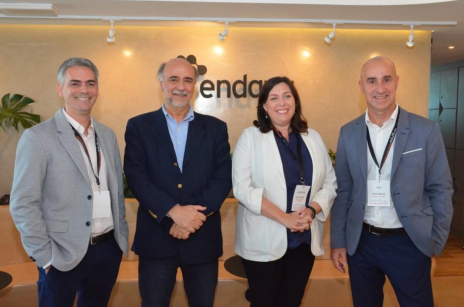Inauguración de nuevas instalaciones empresa Endava Ministro y autoridades de la empresa
