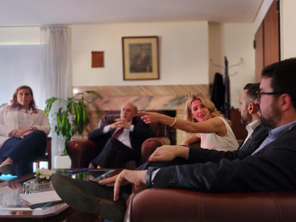 Ministro Mieres recibió a la ministra de Trabajo y Economía Social del Gobierno Español Reunión de ambas delegaciones