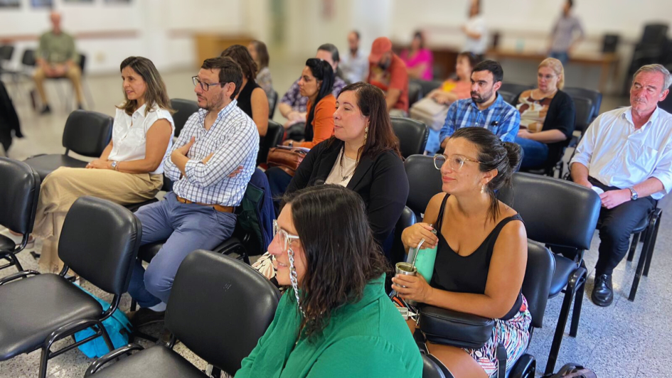 Yo Estudio y Trabajo: Jornada de reflexión e intercambio Yo Estudio y Trabajo: Jornada de reflexión e intercambio