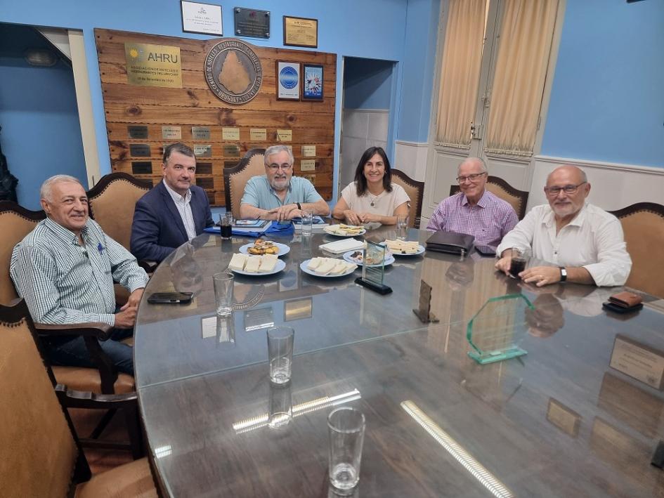 Teijeiro mantuvo un encuentro con la Asociación de Hoteleros Teijeiro mantuvo un encuentro con la Asociación de Hoteleros