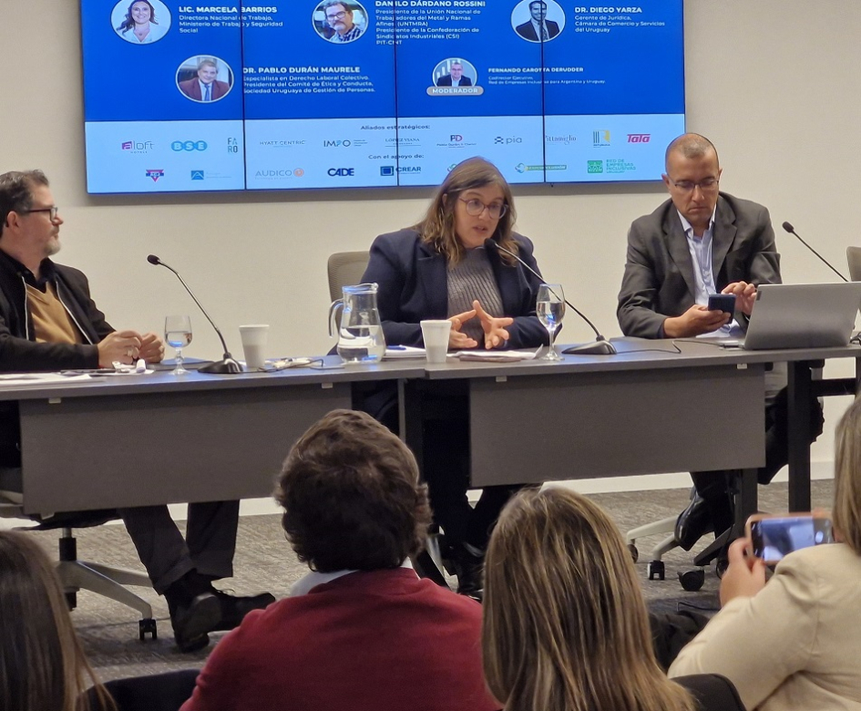 Barrios: "Buscamos hacer un proyecto a la uruguaya; no importar una solución, sino construirla" Directora nacional de Trabajo en panel sobre reducción del tiempo de trabajo