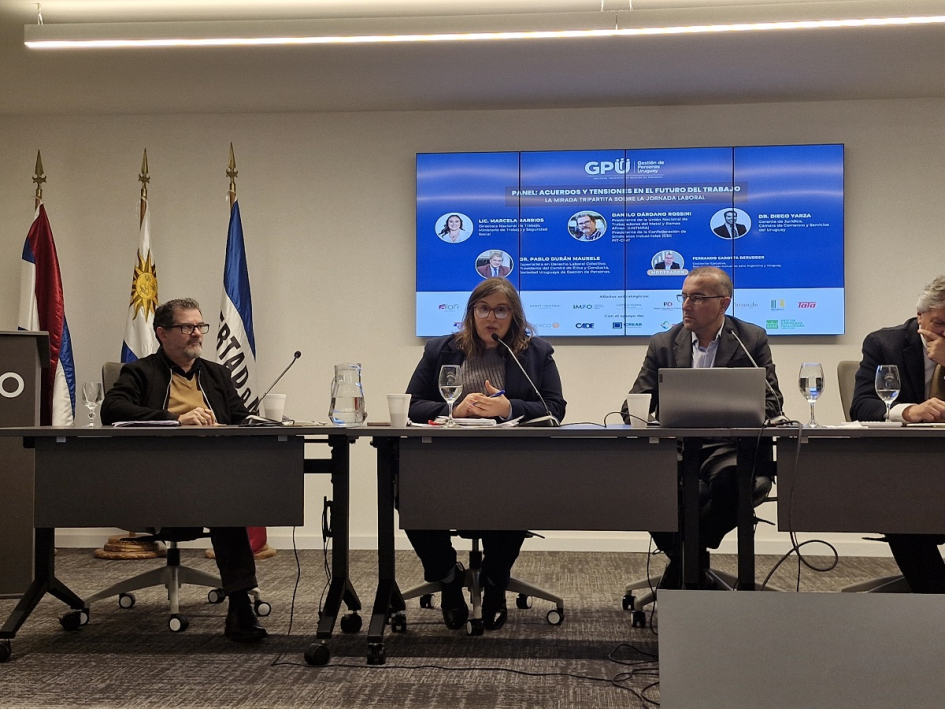 Barrios: "Buscamos hacer un proyecto a la uruguaya; no importar una solución, sino construirla" Directora nacional de Trabajo en panel sobre reducción del tiempo de trabajo