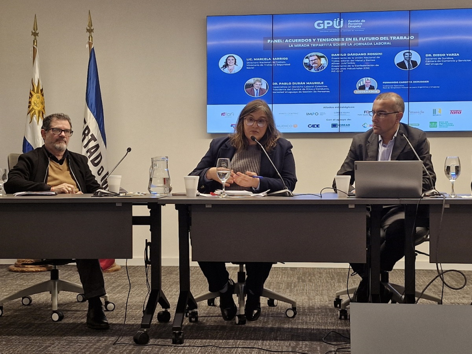Barrios: "Buscamos hacer un proyecto a la uruguaya; no importar una solución, sino construirla" Directora nacional de Trabajo en panel sobre reducción del tiempo de trabajo