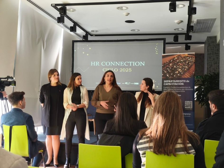 Apertura a cargo de cuatro mujeres