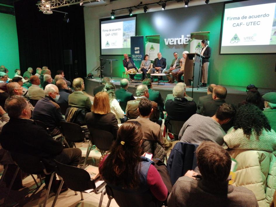 Diálogo sobre Conciencia Agropecuaria Participantes y autoridades