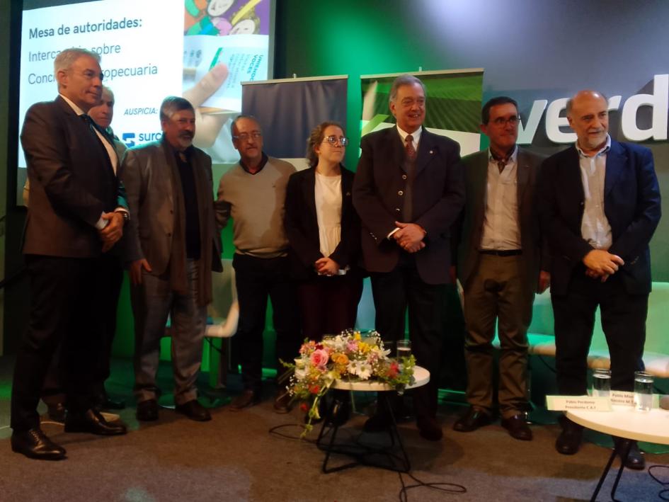 Diálogo sobre Conciencia Agropecuaria Autoridades en el evento