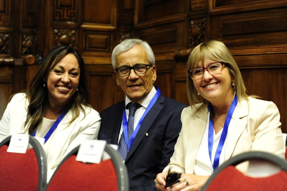 Castillo, Cardona y Lustemberg en la Ceremonia de Compromiso de Honor Ministro Castillo junto a las ministras Cardona y Lustemberg en la Ceremonia de Compromiso de Honor