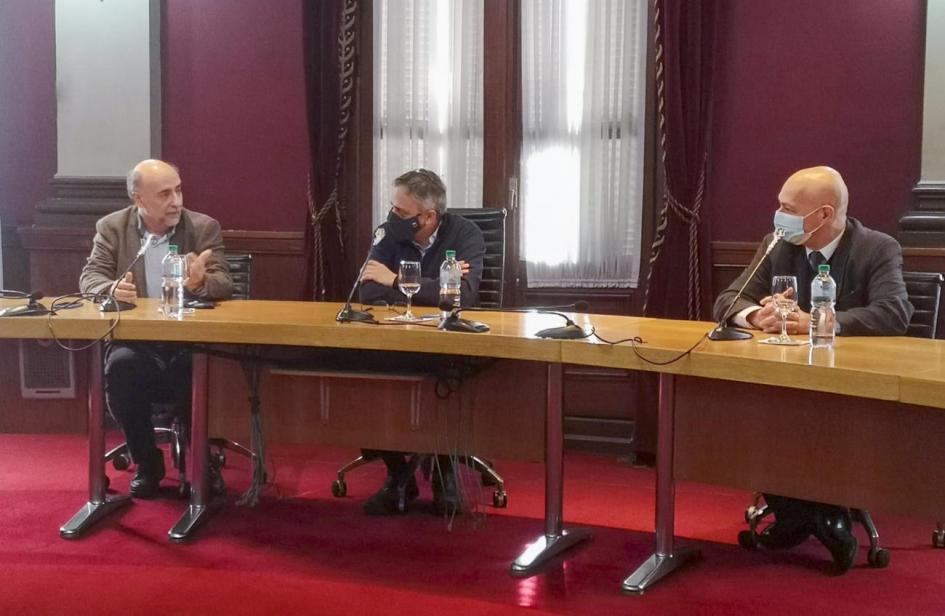 Desde agosto 16 mil funcionarios de la UDELAR accederán a cobertura de lentes, prótesis y órtesis provista por el BPS Firma de convenio Mieres, Arim, Odizzio