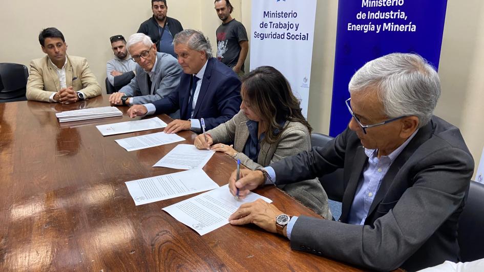 Se firmó convenio colectivo bipartito entre trabajadores y empresa ISUSA Se firmó convenio colectivo bipartito entre trabajadores y empresa ISUSA