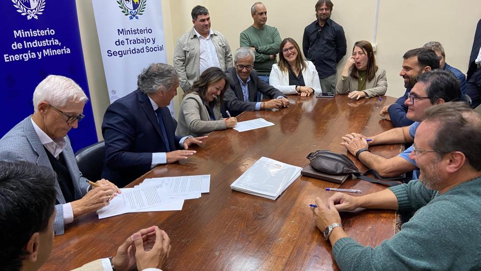 Se firmó convenio colectivo bipartito entre trabajadores y empresa ISUSA Se firmó convenio colectivo bipartito entre trabajadores y empresa ISUSA