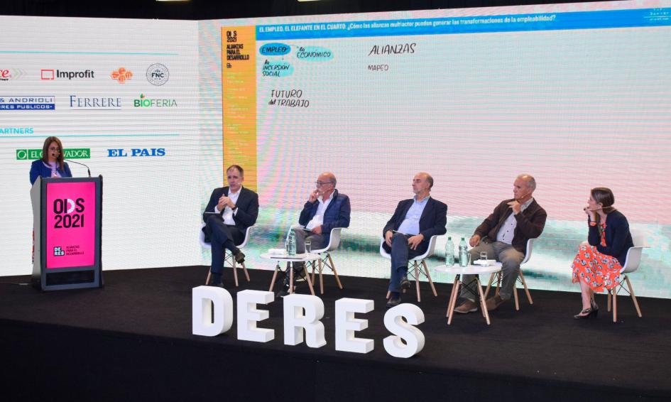 Ministro expuso en conferencia de DERES Conferencia de DERES