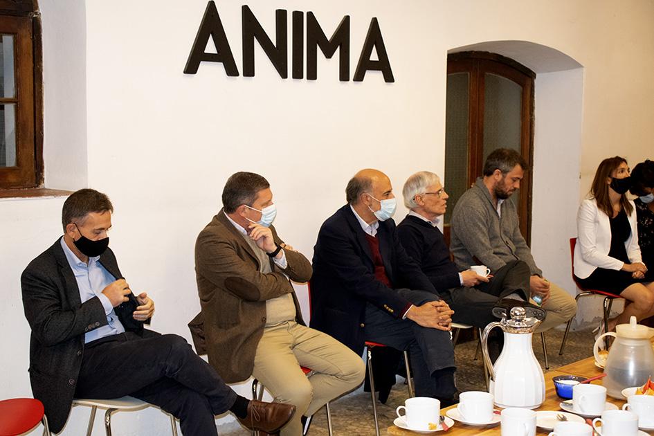 Ministro y director de Inefop en actividad en institución Ánima