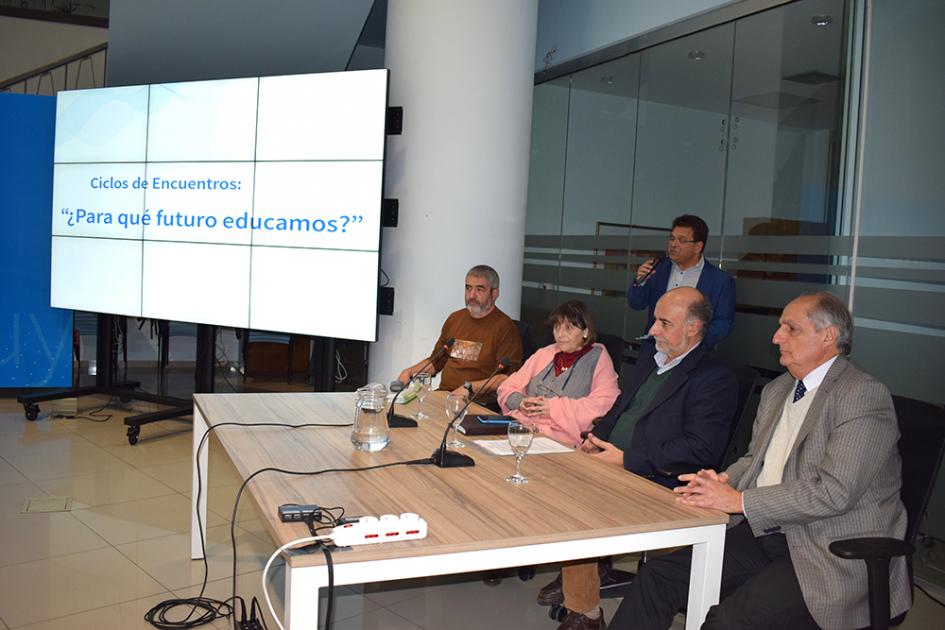 Ciclo de encuentros "Para qué futuro educamos" Ciclo de encuentros "Para qué futuro educamos"