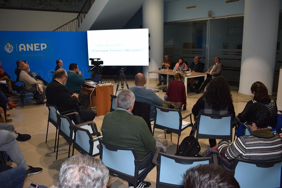 Ciclo de encuentros "Para qué futuro educamos" Ciclo de encuentros "Para qué futuro educamos"