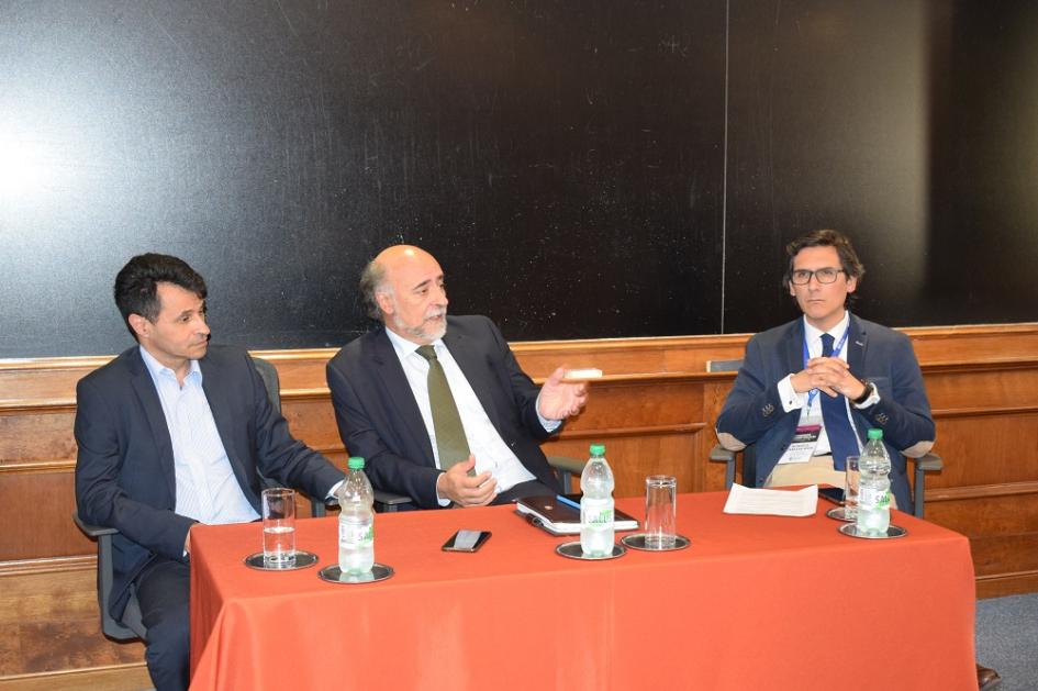 Ministro Mieres participó en II Congreso Career Services Ministro Mieres participó en II Congreso Career Services