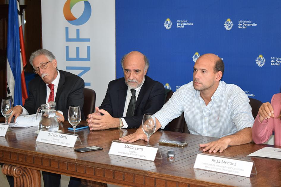 Firma de convenio MIDES UTU INEFOP Firma de convenio MIDES UTU INEFOP